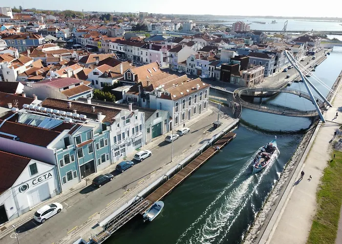 A Proa Do Moliceiro Canal - Salty Lagoon Views 아베이루